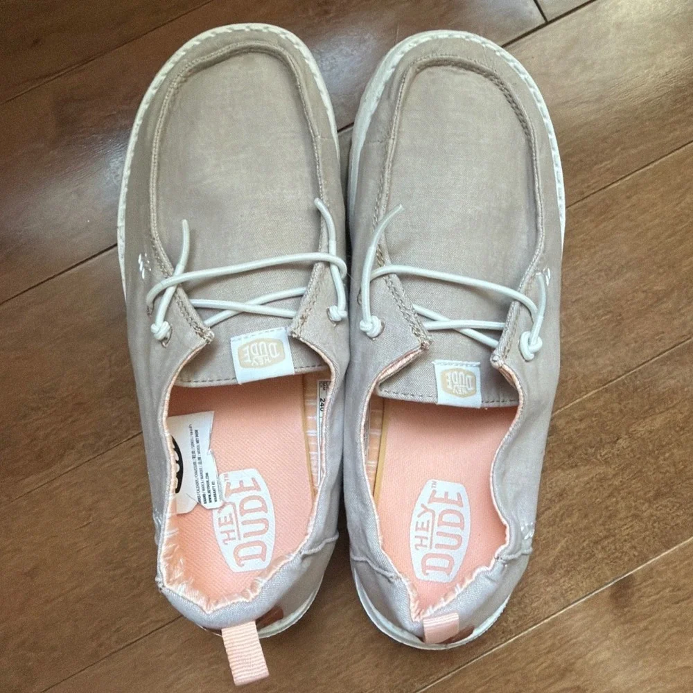 Hey Dude Wendy Y Chambray Tan Y6/L7/EU38 Slip On Preppy Resort Boho Comfort Shoe